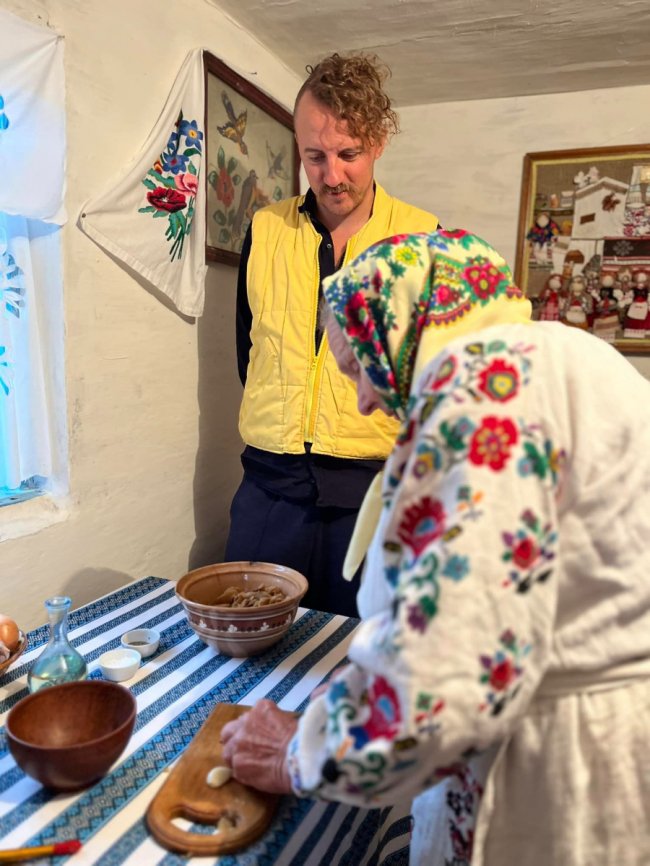 У село на Волинь приїхав відомий шеф-кухар Євген Клопотенко