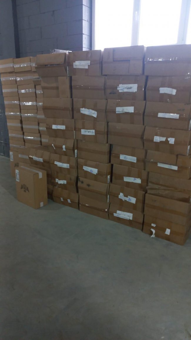 На Волині вилучили понад 200 ящиків контрафактних цигарок з російськими акцизними марками. ФОТО