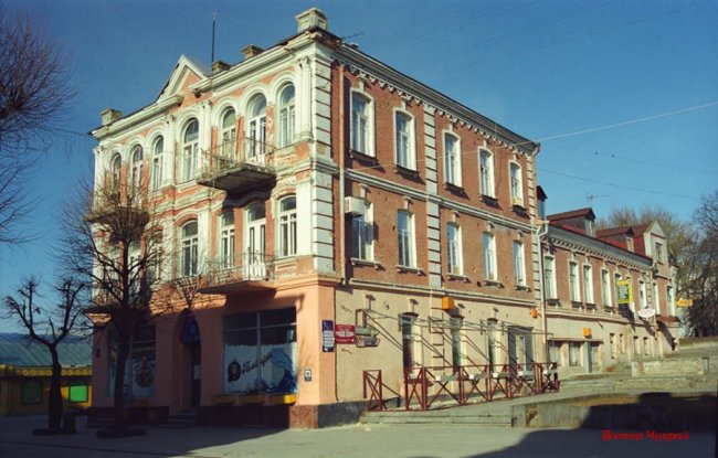 Луцький фотограф закликав зберегти унікальний будинок у центрі міста