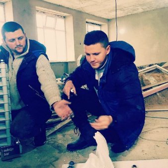 Сантехніки Олег Лучко і Дмитро Волков