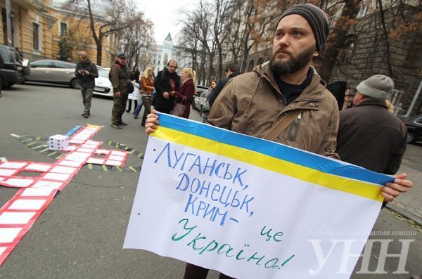 Переселенці влаштували «гру» під Адміністрацією Президента. ФОТО