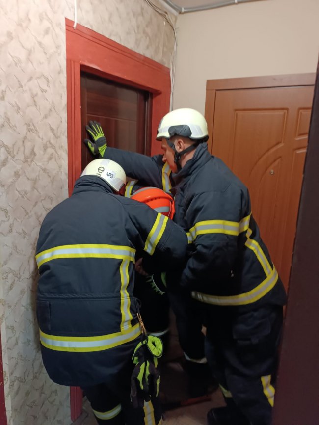 У Луцьку рятувальники допомогли пенсіонерці, якій стало зле у квартирі
