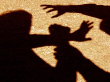 Через ревнощі волинянка побила «суперницю» шматком замороженого м'яса