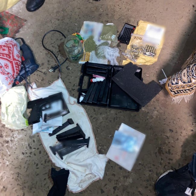 На Волині житель Львівщини торгував вогнепальною зброєю. ФОТО