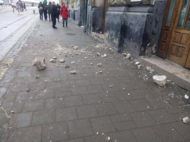 У центрі Львова обвалився фасад будинку