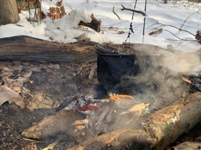 На Львівщині  в лісі у наметі живе німий чоловік