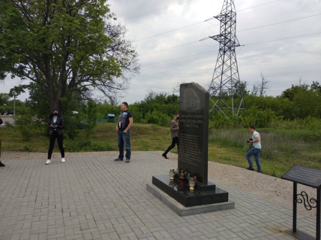 Волинська делегація побувала у Волновасі, щоб вшанувати загиблих на Сході військових