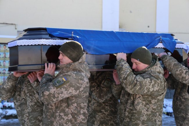 Луцька громада віддала останню шану загиблому на війні воїну Миколі Северенюку