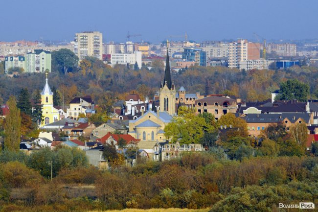 І на «закуску». Осінній краєвид з даху  «Супернови»