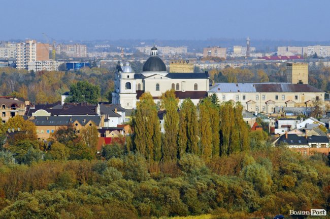 І на «закуску». Осінній краєвид з даху  «Супернови»