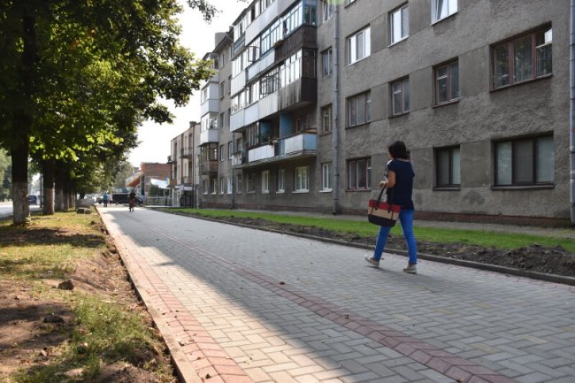 У Луцьку «киплять» ремонтні роботи доріг та дворів. ФОТО