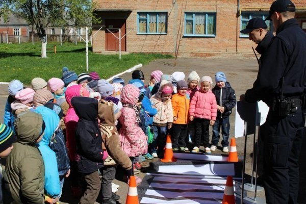 Луцькі поліцейські розповіли дітлахам про правила дорожнього руху. ФОТО