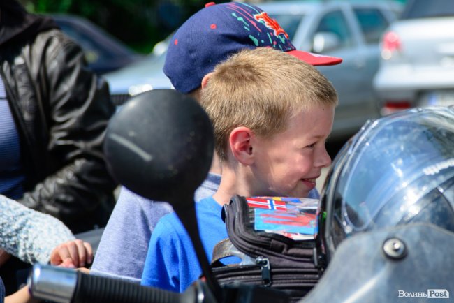 Леді на мотоциклах: у Луцьк приїхали байкерки з декількох країн. ФОТО