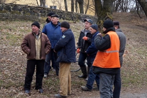 У Луцьку прибирають узбережжя Сапалаївки. ФОТО 