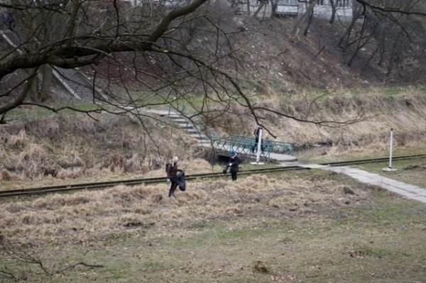 У Луцьку прибирають узбережжя Сапалаївки. ФОТО 