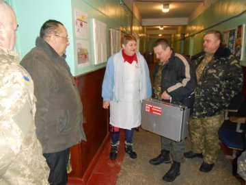 Луганським медикам із Волині передали обладнання та ліки