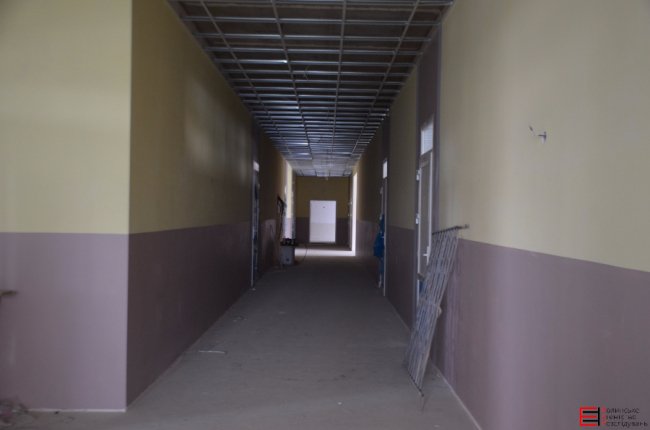 «Ні грошей, ні школи, ні дороги»: розповіли, чому 27 школа не готова до здачі