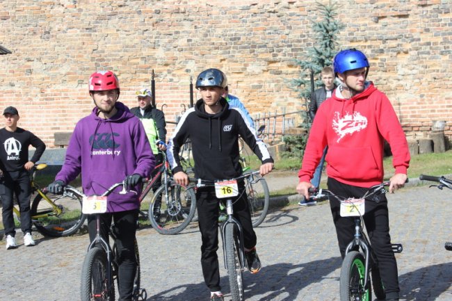 У Луцькому замку - Міжнародні змагання з велотріалу. ФОТО