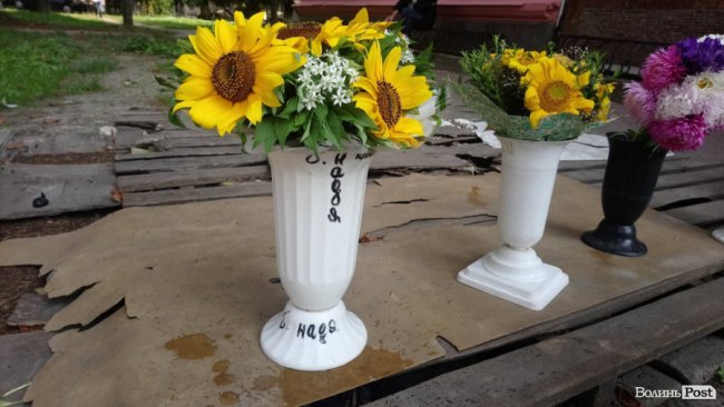 «Квітковий бум» на перший дзвоник: ціни в Луцьку. ФОТО