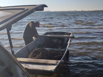 На Волині браконьєри втекли, залишивши рибу в сітках. ФОТО