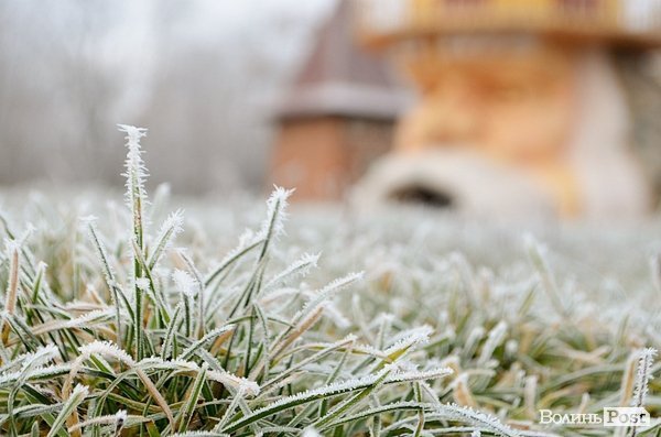 Передноворічний Луцьк убрався в іній. ФОТО