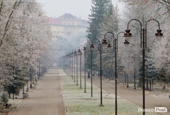 Передноворічний Луцьк убрався в іній. ФОТО