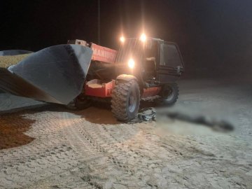 На Волині навантажувач на смерть переїхав велосипедиста