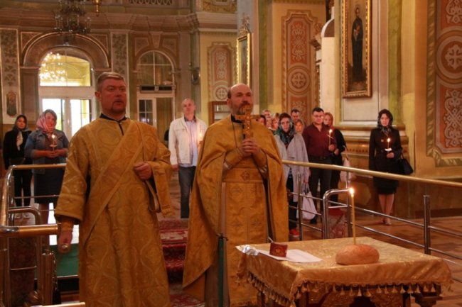 «Перебувають на вістрі боротьби за правду»: у луцькому соборі молилися за загиблих журналістів