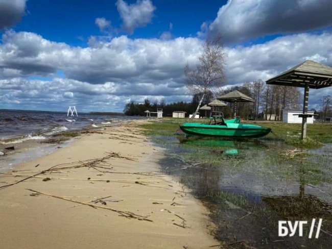 Пляжі на Світязі пішли під воду