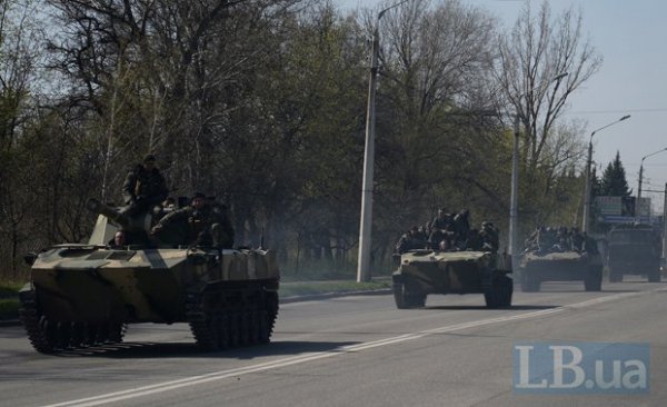 У Краматорськ увійшла колона бронетехніки з російськими прапорами. ФОТО. ВІДЕО