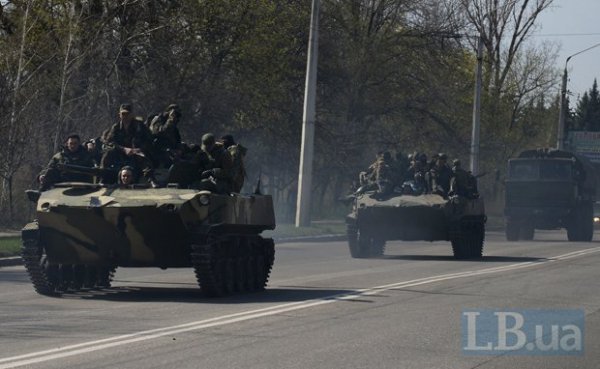 У Краматорськ увійшла колона бронетехніки з російськими прапорами. ФОТО. ВІДЕО