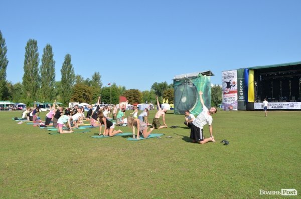 Ранок на «Бандерштаті» почався з йоги. ФОТО 