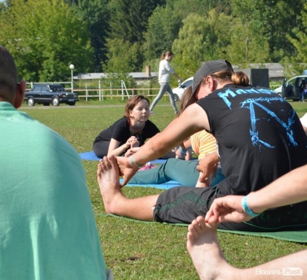 Ранок на «Бандерштаті» почався з йоги. ФОТО 