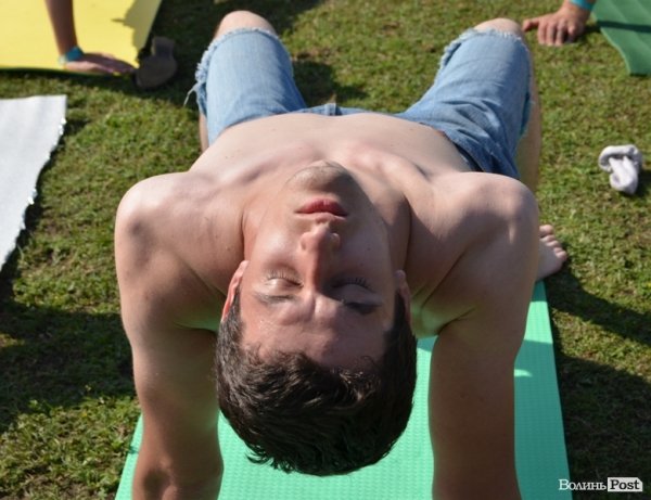 Ранок на «Бандерштаті» почався з йоги. ФОТО 