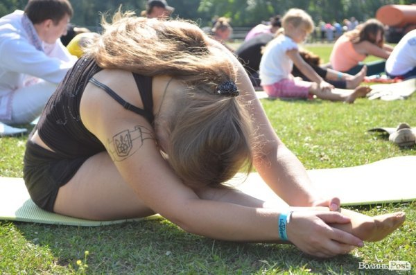 Ранок на «Бандерштаті» почався з йоги. ФОТО 