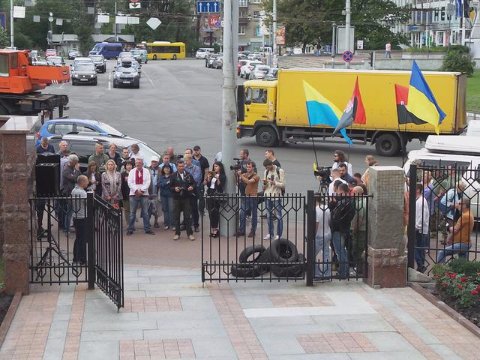 Шини і дим: у Києві мітингують через убивць Небесної Сотні