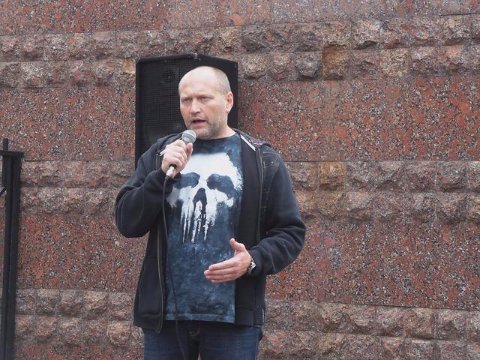 Шини і дим: у Києві мітингують через убивць Небесної Сотні