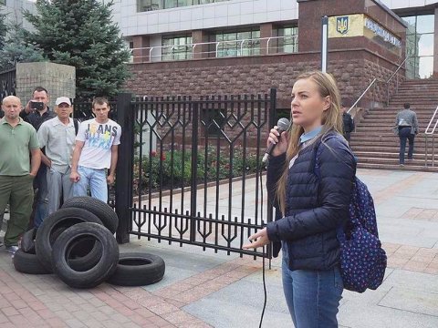 Шини і дим: у Києві мітингують через убивць Небесної Сотні