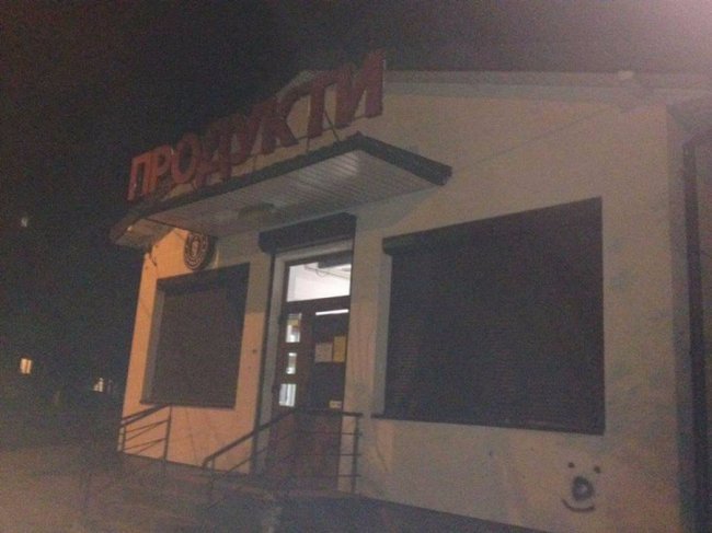 Нічний Луцьк: у магазинах активно продають вино і коньяк