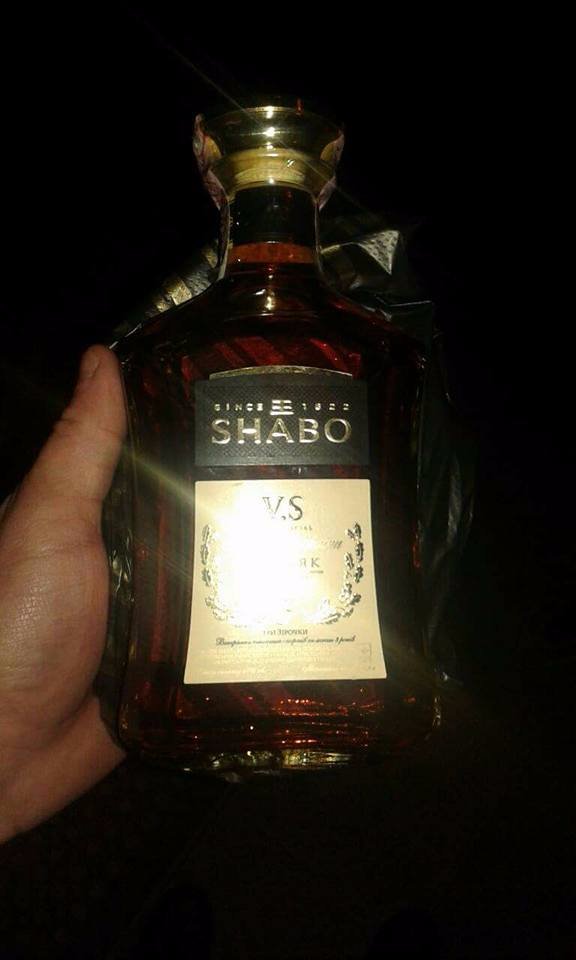 Нічний Луцьк: у магазинах активно продають вино і коньяк