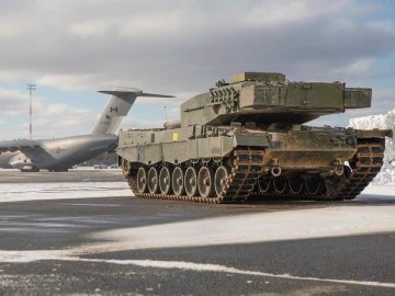 Канада вже відправила Україні перший танк Leopard 2