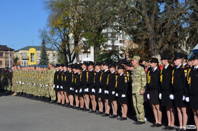 «Нам є що захищати»: урочиста посвята ліцеїстів у Луцьку.  ФОТО