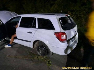 Поблизу Луцька авто «влетіло» на  заправку і перекинулось