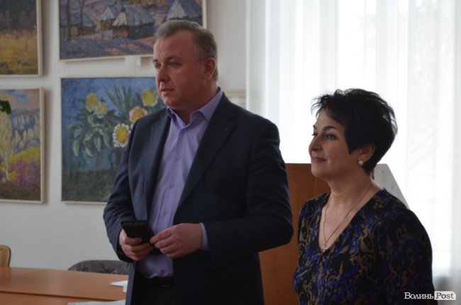 «Навіть перед донькою соромно, що мови не знаю»: переселенці у Луцьку вперше зібралися на розмовний клуб української