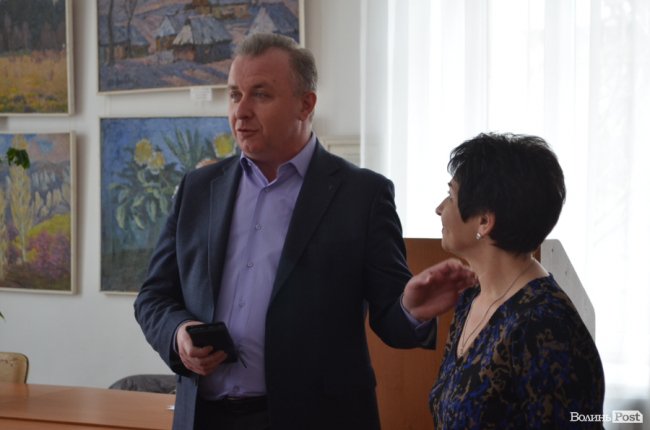 «Навіть перед донькою соромно, що мови не знаю»: переселенці у Луцьку вперше зібралися на розмовний клуб української