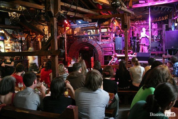 Як англійці заводили луцьку публіку