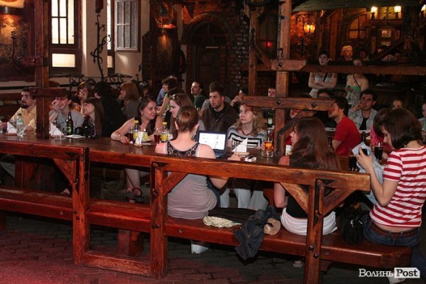 Як англійці заводили луцьку публіку