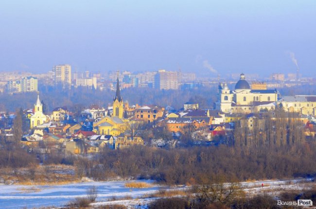 Ланцюг єдності та візок «кришталевій» жінці. Добрі новини Волині