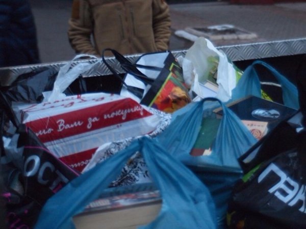 У Луцьку назбирали понад 250 книг для воїнів АТО. ФОТО