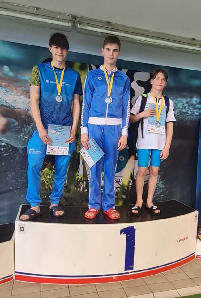 Юний плавець з Луцька завоював 5 нагород на турнірі в Польщі. ФОТО